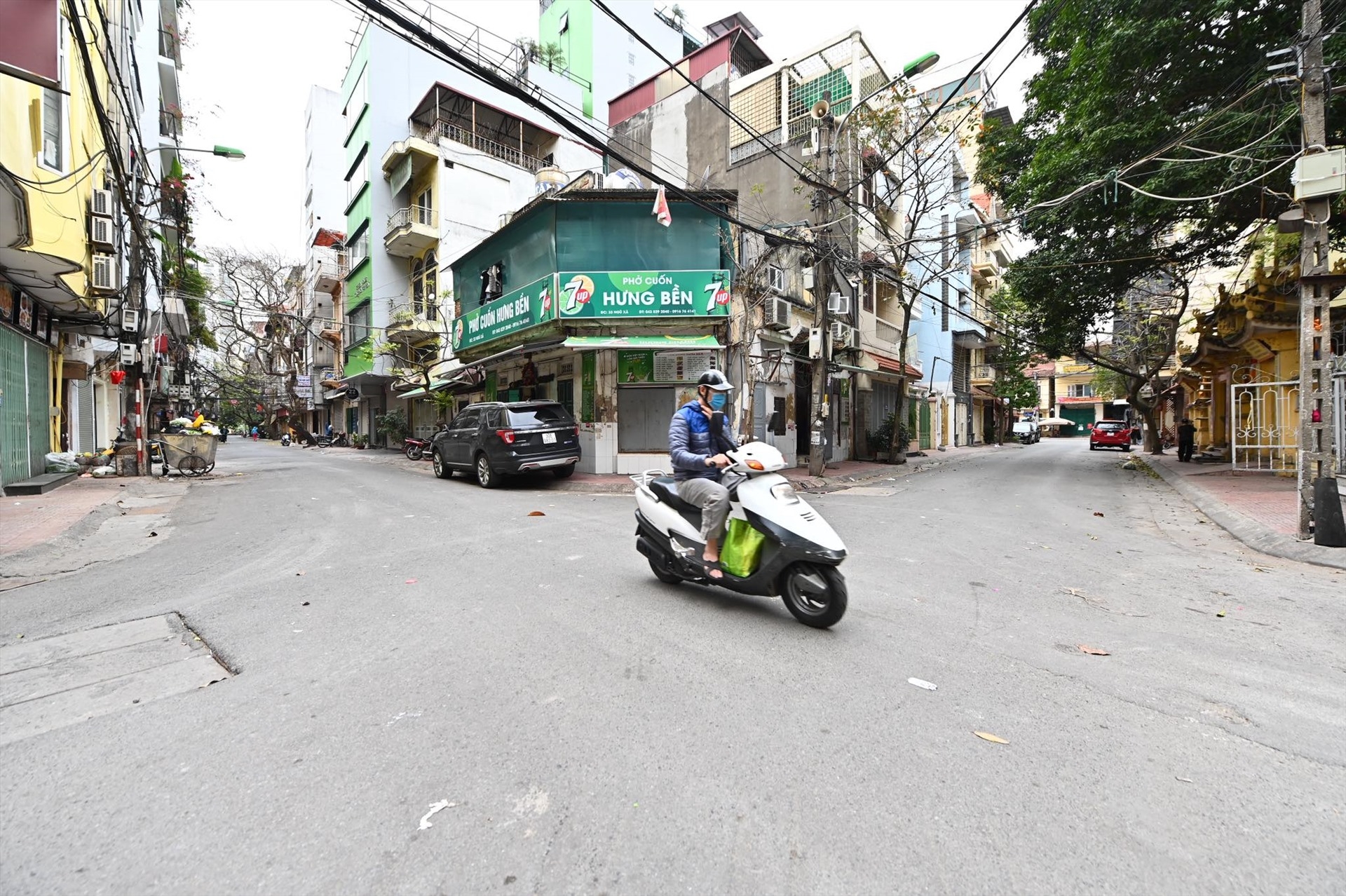 Đường phố Hà Nội vắng lặng trong mùa dịch Covid-19 duong pho ha noi vang lang trong mua dich covid 19