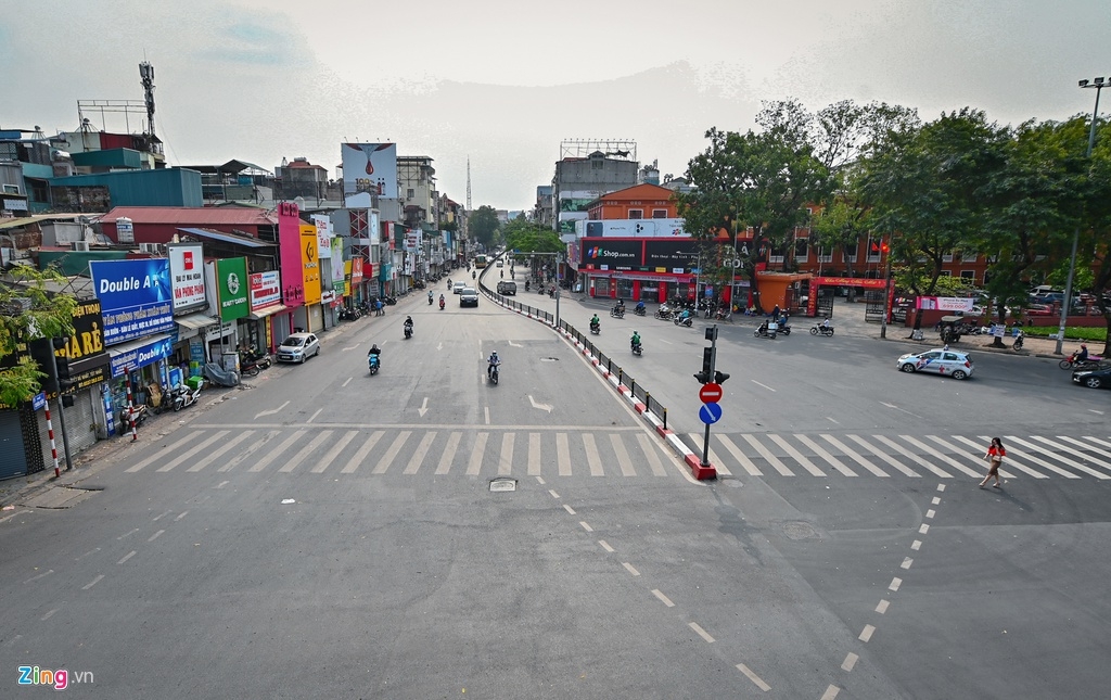 Đường phố Hà Nội vắng lặng trong mùa dịch Covid-19 duong pho ha noi vang lang trong mua dich covid 19
