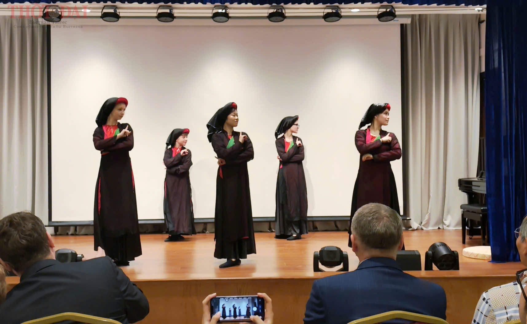 В Ханое открылся международный образовательный проект «АЭРОКОС» В Ханое открылся международный образовательный проект «АЭРОКОС»