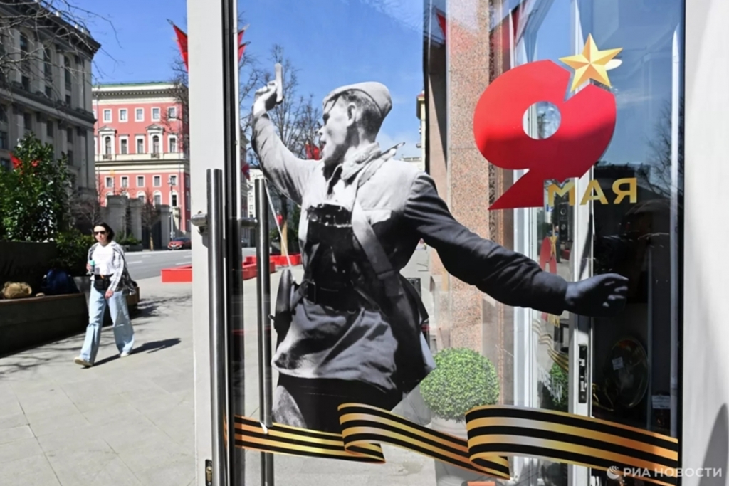 Города России празднично украшены в честь Дня Победы