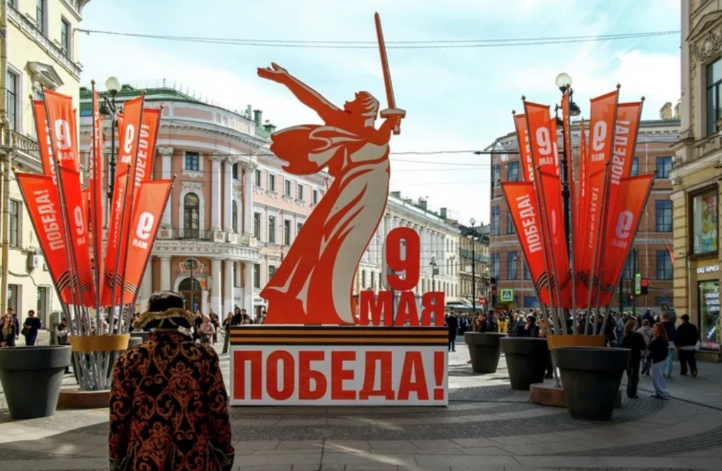 Города России празднично украшены в честь Дня Победы