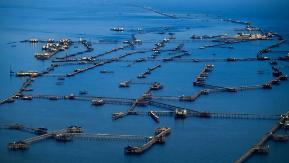 “Нефтяной город” на Каспийском море
