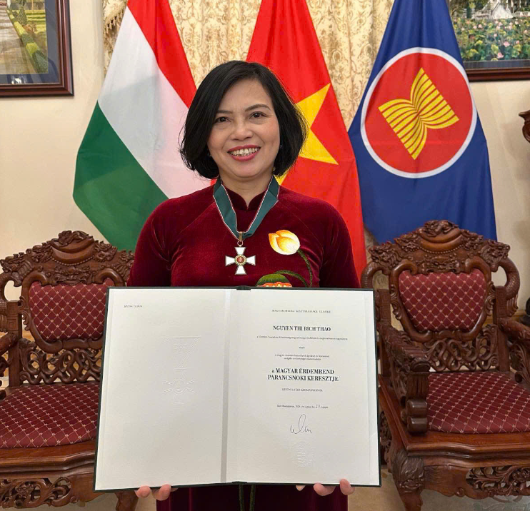 Венгрия наградила орденом Посла Вьетнама Нгуен Тхи Бить Тхао