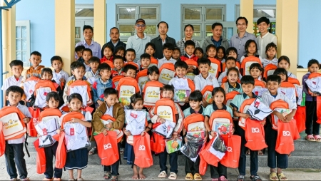 Children of Vietnam вручила 150 стипендий учащимся провинции Куангнам