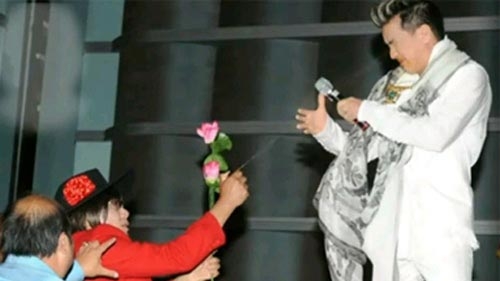 Đàm Vĩnh Hưng xưng mày tao, gọi anti-fan là não giả dam vinh hung xung may tao goi anti fan la nao gia