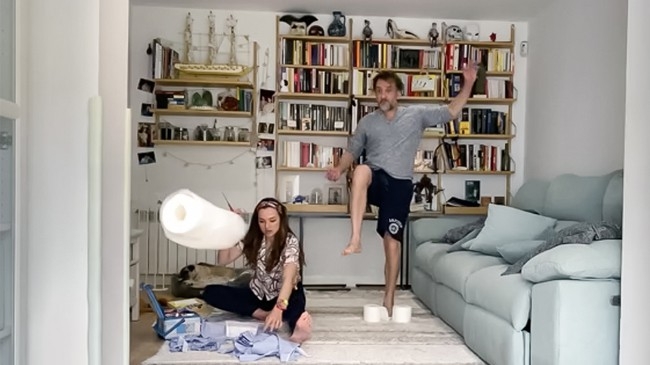 Dịch bệnh Covid-19 lần đầu tiên được đưa lên phim ảnh với những tình huống bi hài dich benh covid 19 lan dau tien duoc dua len phim anh voi nhung tinh huong bi hai