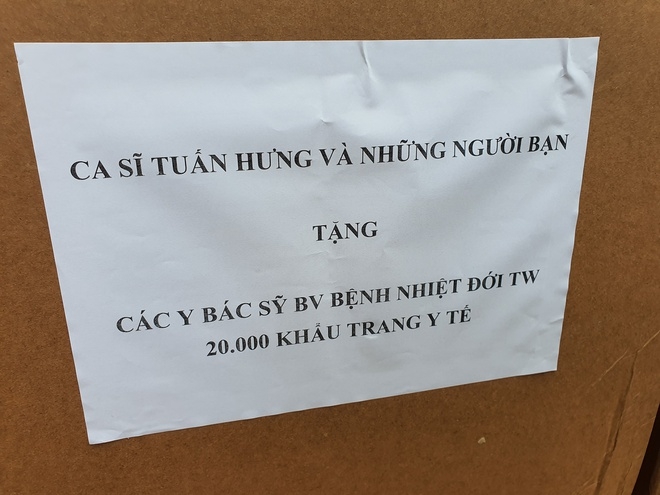 Tuấn Hưng tặng 20.000 khẩu trang y tế cho Bệnh viện Nhiệt đới tuan hung tang 20000 khau trang y te cho benh vien nhiet doi