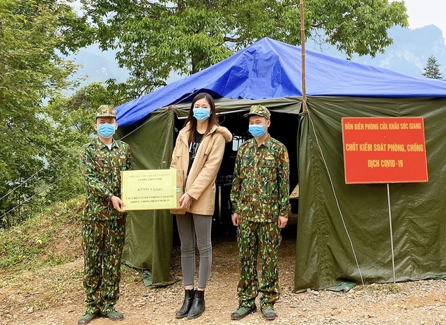 Lương Thùy Linh xúc động khi thấy chiến sĩ chống dịch "ăn lán, ngủ rừng" luong thuy linh xuc dong khi thay chien si chong dich an lan ngu rung