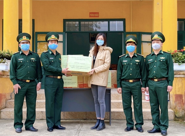 Lương Thùy Linh xúc động khi thấy chiến sĩ chống dịch "ăn lán, ngủ rừng" luong thuy linh xuc dong khi thay chien si chong dich an lan ngu rung