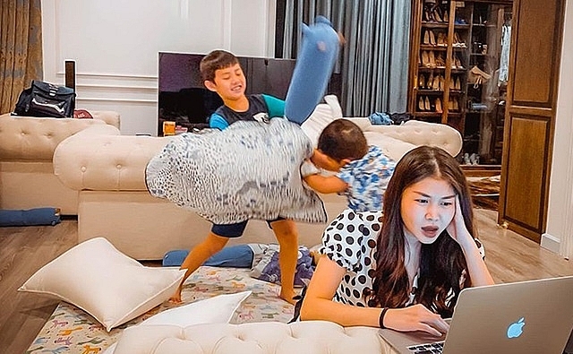 Bí quyết chăm con của sao Việt trong mùa dịch Covid-19 bi quyet cham con cua sao viet trong mua dich covid 19