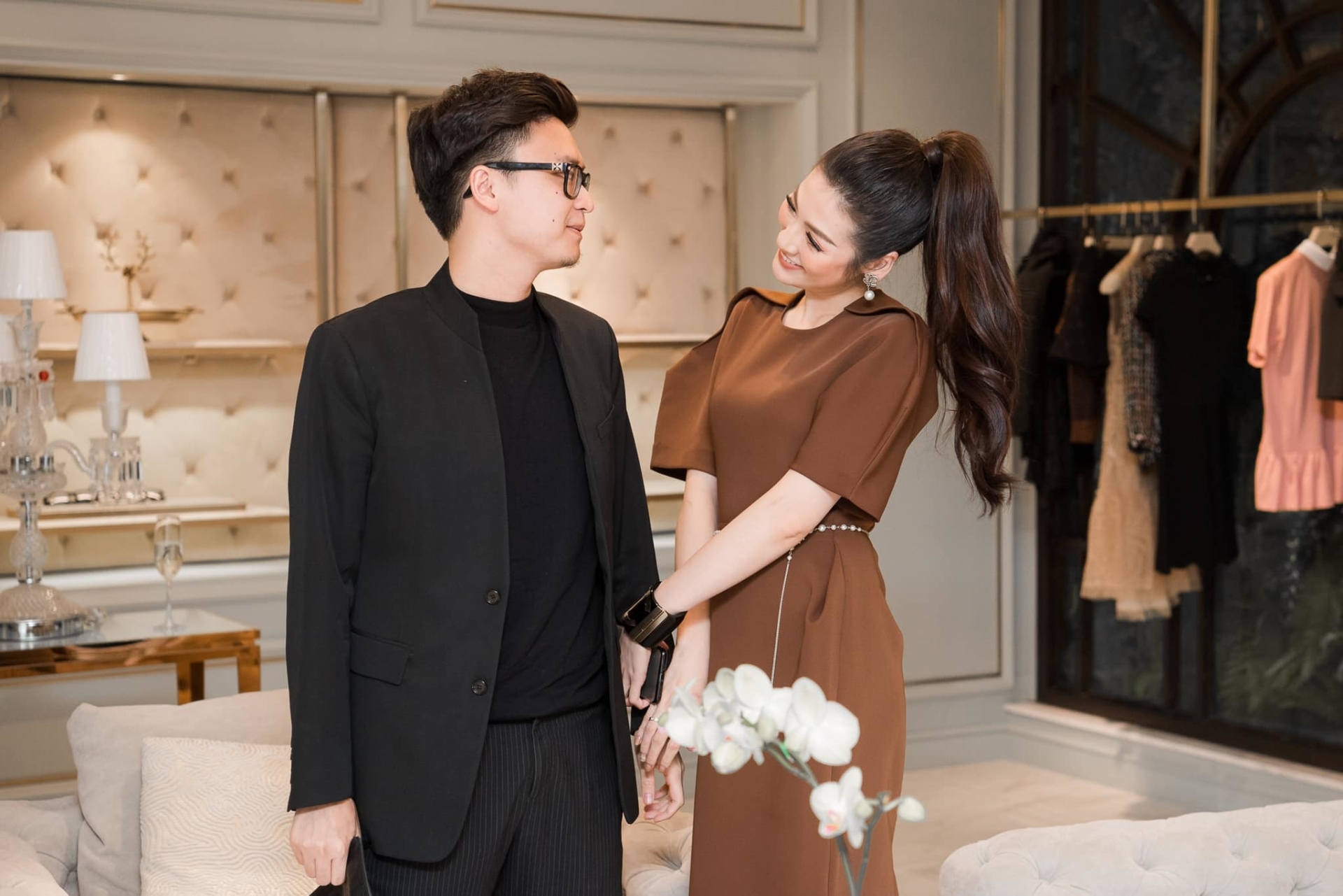 cuoc song vien man cua cac hoa hau a hau 9x sau khi theo chong ve dinh