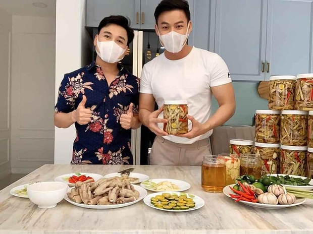 Nghệ sĩ Việt "chuyển nghề", kiếm thêm tiền xoay sở trong mùa dịch nghe si viet chuyen nghe kiem them tien xoay so trong mua dich