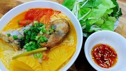 tien nu tu xuyen ly tu that tu tay trong thu hoach lua mi che bien mon ngon