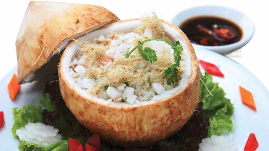 cung du khach nuoc ngoai vong quanh cac ngoi cho tru danh nhat dat ha thanh