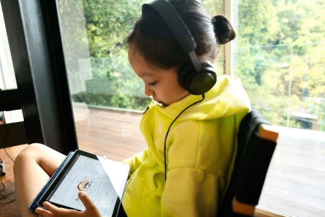 cuoc song an nhien cua hong nhung va hai con tai biet thu o my