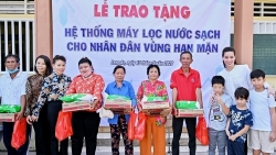 ho ngoc ha mang song thai voi kim ly