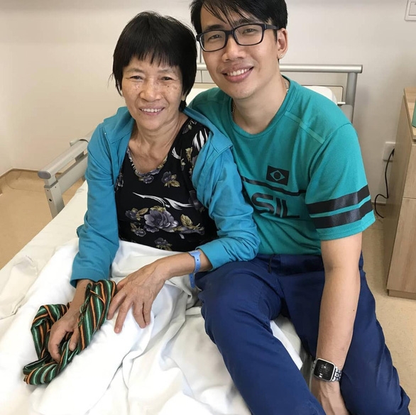 ViruSs hỗ trợ 1 tỷ đồng cho chàng trai "bán thân" cứu mẹ ung thư viruss ho tro 1 ty dong cho chang trai ban than cuu meung thu