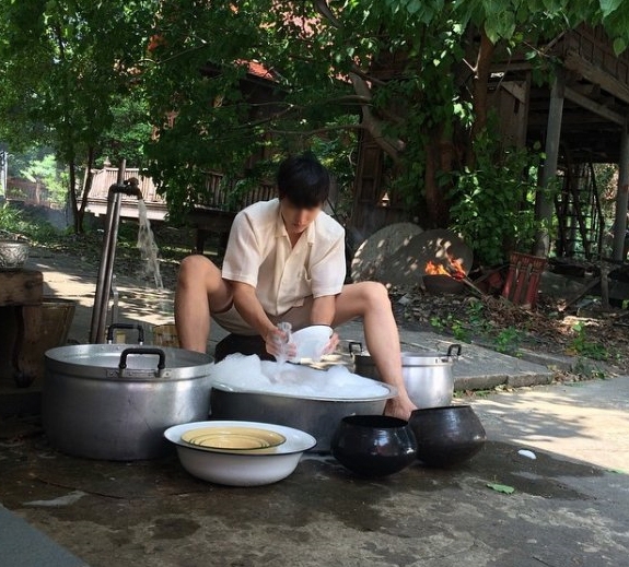 Sai chàng rể tương lai đi rửa bát, bố vợ cho bài học khiến chàng trai bất ngờ sai chang re tuong lai di rua bat ong bo khien chang trai bat ngo