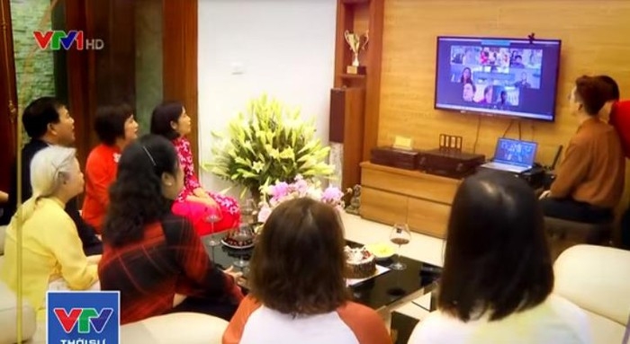 Dịch Covid-19: Cặp đôi Việt đám cưới ở Mỹ, hai họ mặc đẹp chứng kiến qua tivi dich covid 19 cap doi viet dam cuoi o my hai ho mac dep chung kien qua tivi