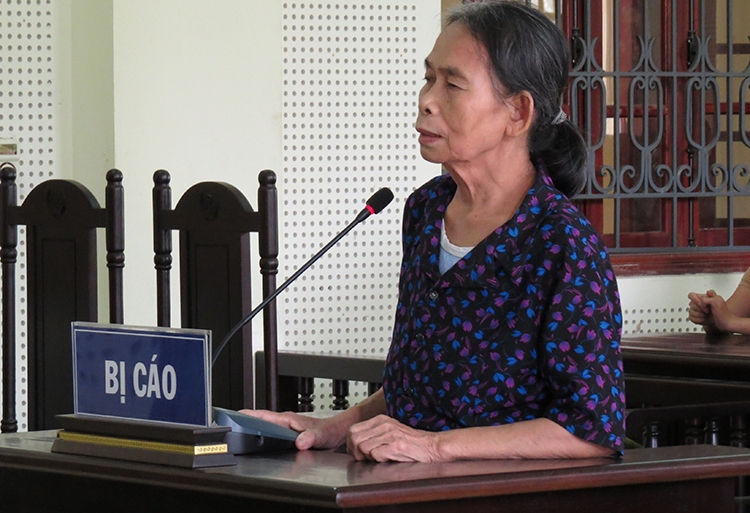 Bà nội đẩy cháu gái xuống nước tử vong lĩnh 12 năm tù ba noi day chau gai xuong nuoc tu vong linh 12 nam tu