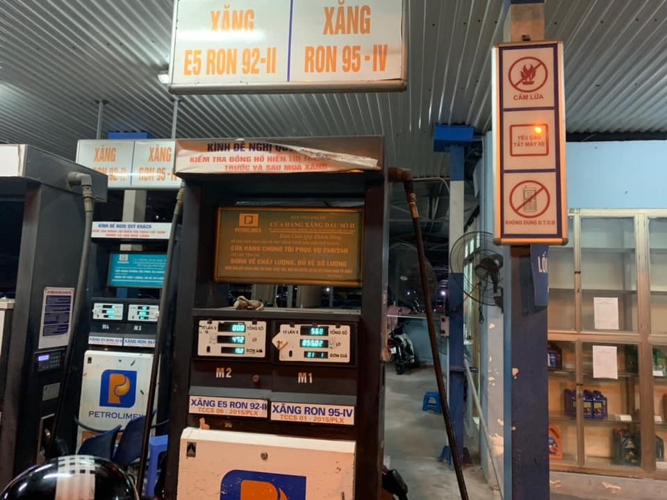 Hà Nội xử phạt cây xăng găm 20 ngàn lít trong bồn không bán ha noi xu phat cay xang gam 20 ngan lit trong bon khong ban