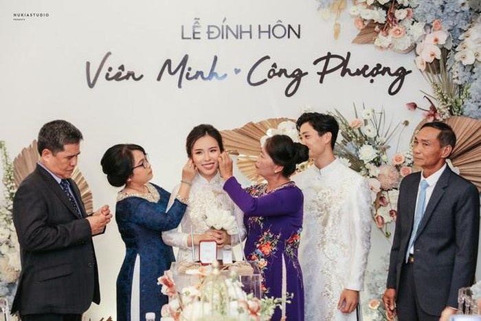 Tin tức giải trí sao Việt hôm nay (6/6): Công Phượng công khai ảnh đính hôn tin tuc giai tri sao viet hom nay 66 cong phuong cong khai anh dinh hon