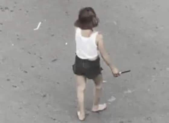 undefined 3320 vu co gai cam dao phan luong giao thong giua giao lo he lo danh tinh 2