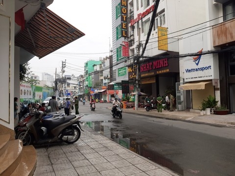 5907 chay khach san o sai gon 2 nguoi thuong vong danh tinh nan nhan