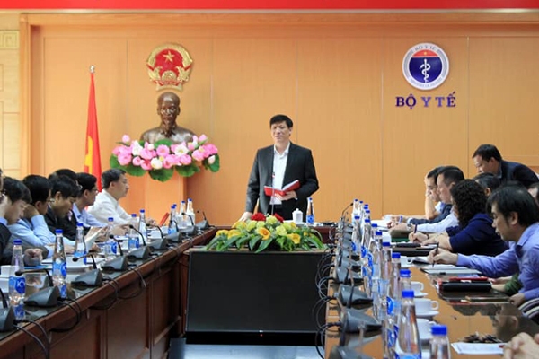 Bộ trưởng Y tế Nguyễn Thanh Long: Nguy cơ lây nhiễm Covid-19 từ các nước vào Việt Nam rất lớn Bộ trưởng Y tế Nguyễn Thanh Long: Nguy cơ lây nhiễm Covid-19 từ các nước vào Việt Nam rất lớn