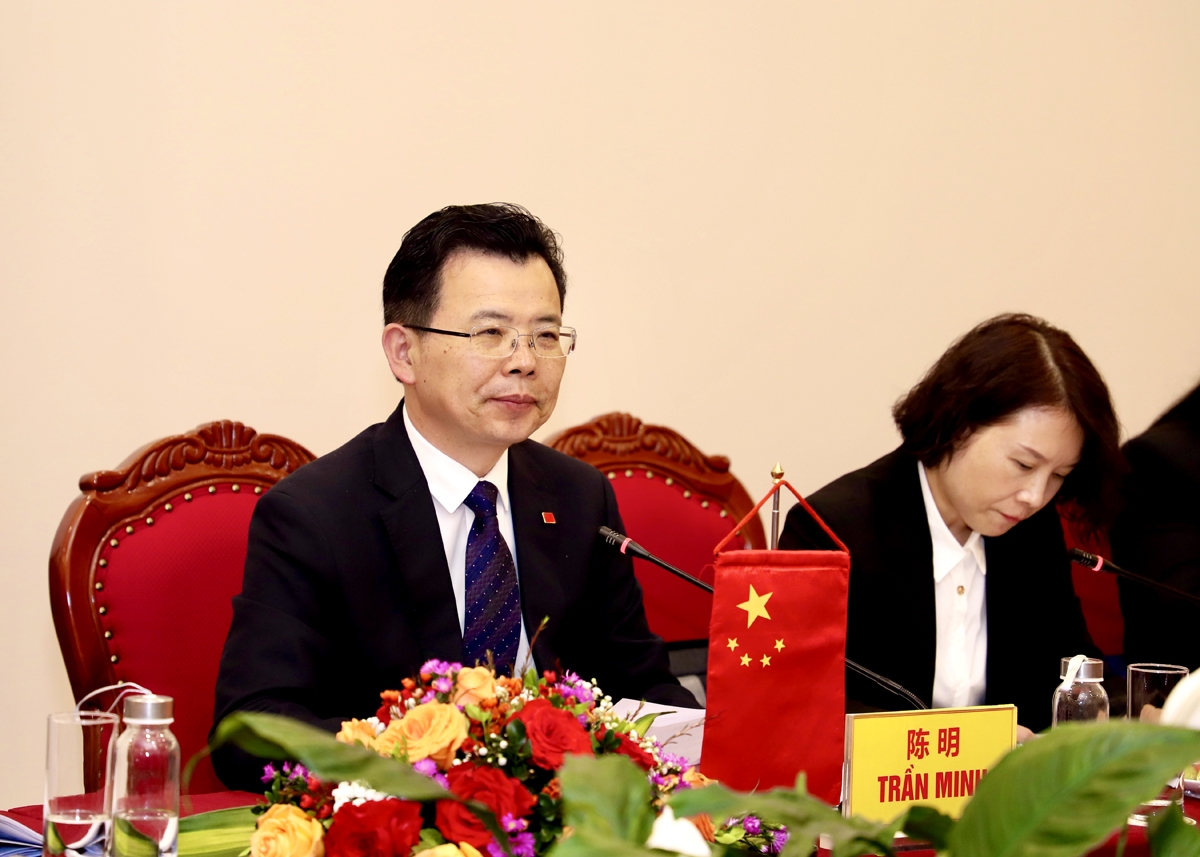 越南河江省代表团与中国文山州代表团举行工作会谈