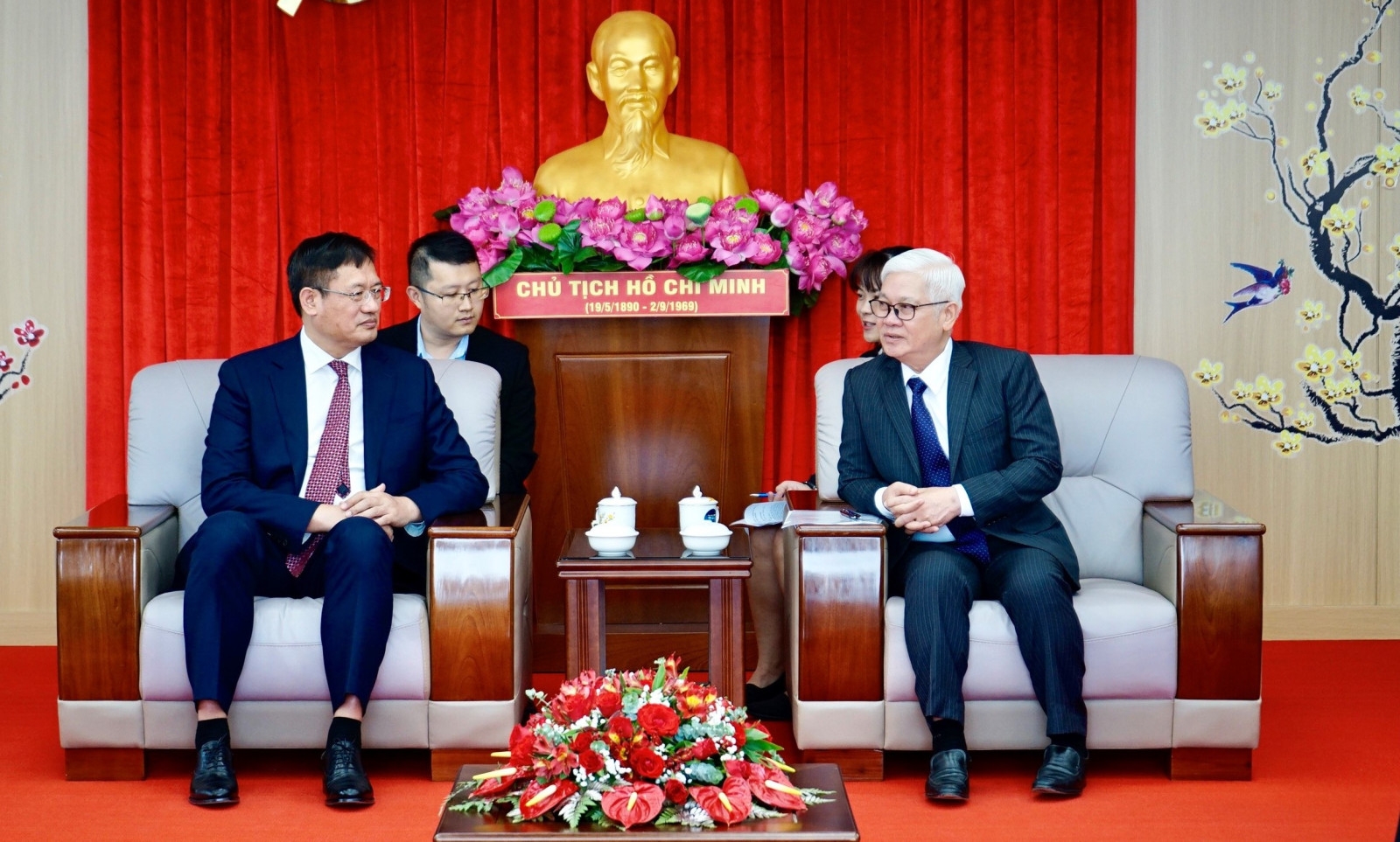 越南平阳省领导接见中国驻越南胡志明市总领事 越南平阳省领导接见中国驻越南胡志明市总领事