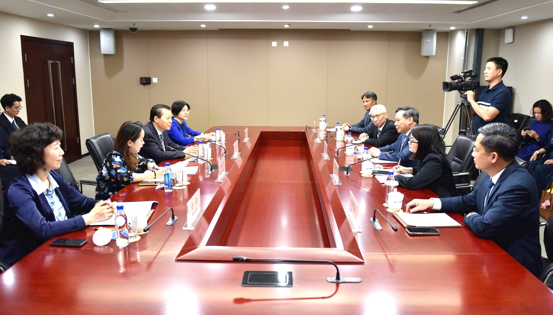 推动河内和北京关系成为越中地方合作的典范