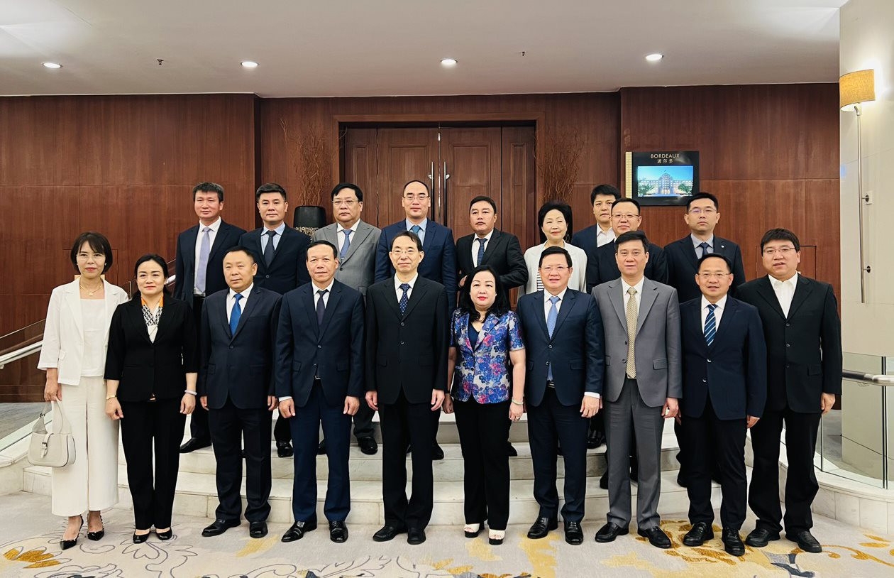 越南最高人民法院常务副院长阮智慧率领考察团赴中国考察学习 越南最高人民法院常务副院长阮智慧率领考察团赴中国考察学习