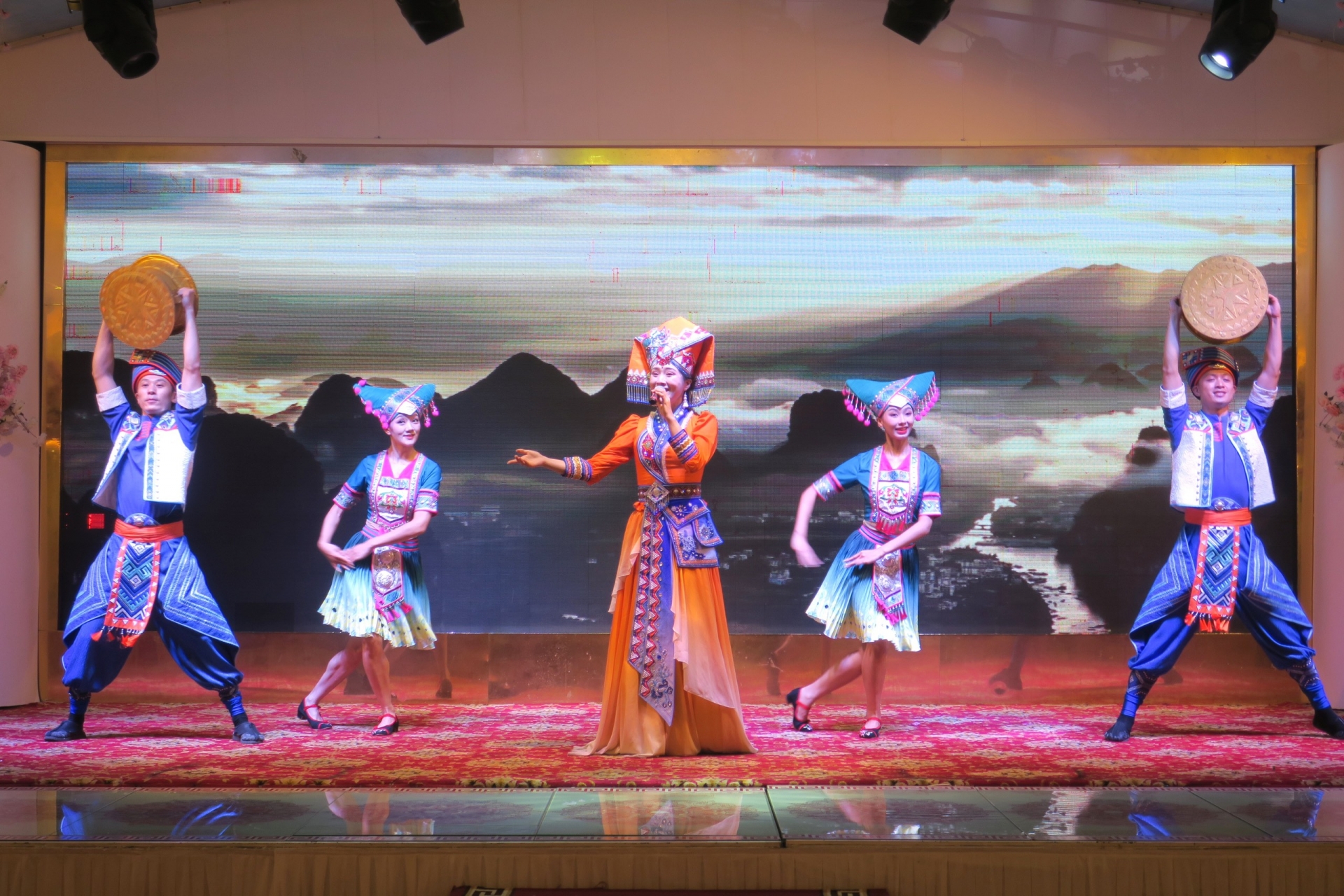 促进越南海防市和中国南宁市之间的旅游业发展 促进越南海防市和中国南宁市之间的旅游业发展