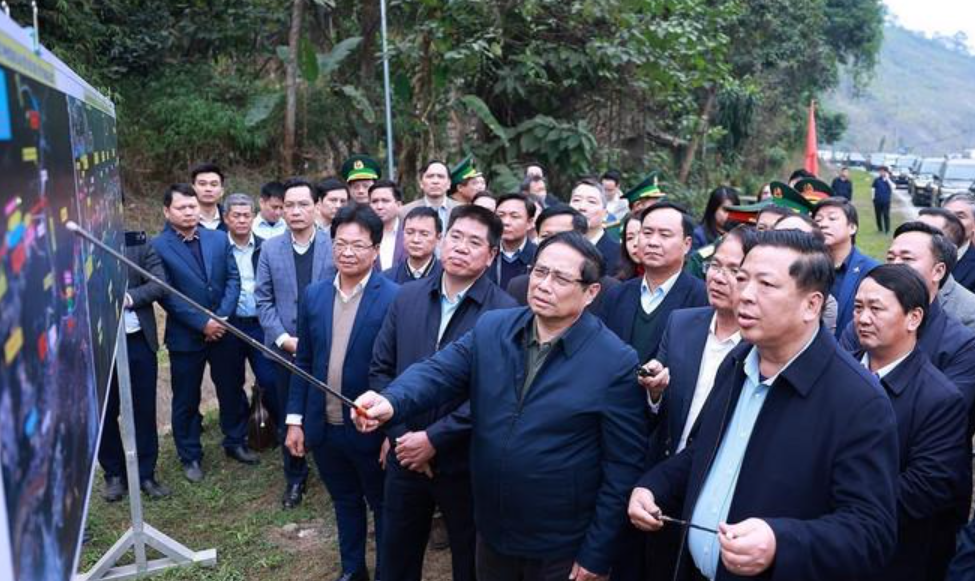 老街—河内—海防铁路路线尽可能保持最直线,并与中国铁路实现无缝连接 老街—河内—海防铁路路线尽可能保持最直线,并与中国铁路实现无缝连接