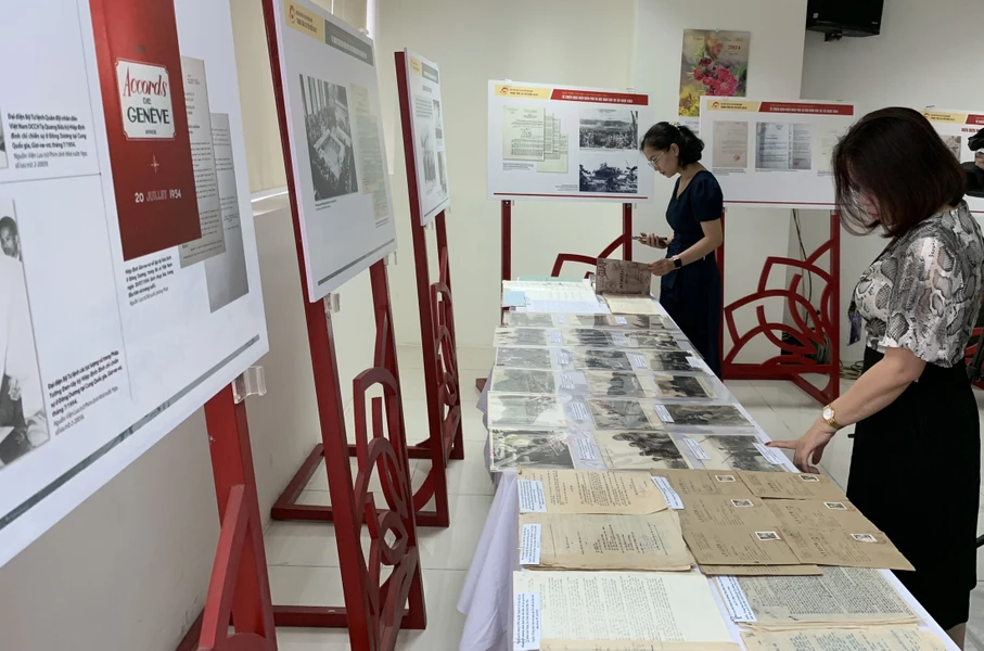 Представлено более 200 ценных документов об исторической кампании Дьенбьенфу Представлено более 200 ценных документов об исторической кампании Дьенбьенфу