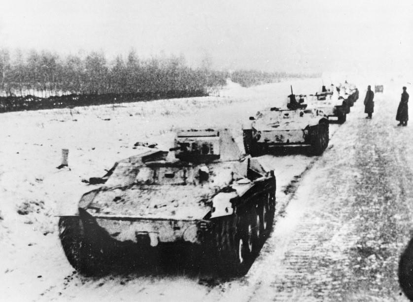 Танки Советской Красной Армии направляются на фронт. Фото: Международный архив/ВИА Танки Советской Красной Армии направляются на фронт. Фото: Международный архив/ВИА