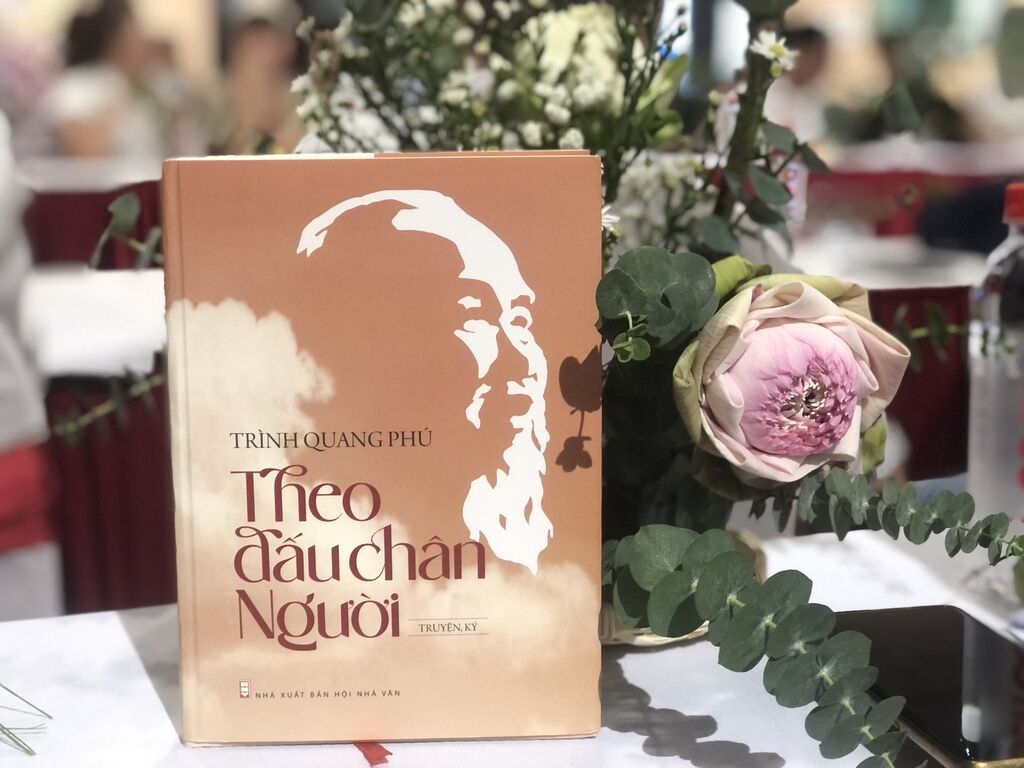 Вышла на свет книга «По следам Хо Ми Мина»