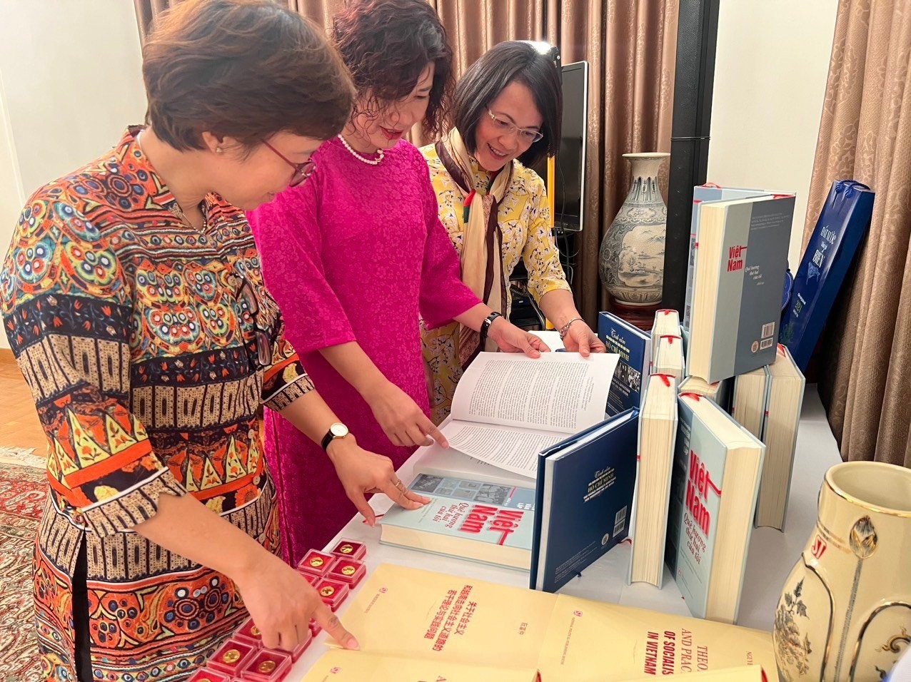 Memoirs of Greek Hero Nguyen Van Lap About Vietnam Memoirs of Greek Hero Released by Vietnamese Publishers