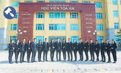 vu nu sinh lop 9 bi lot do danh hoi dong dinh chi hieu truong va giao vien