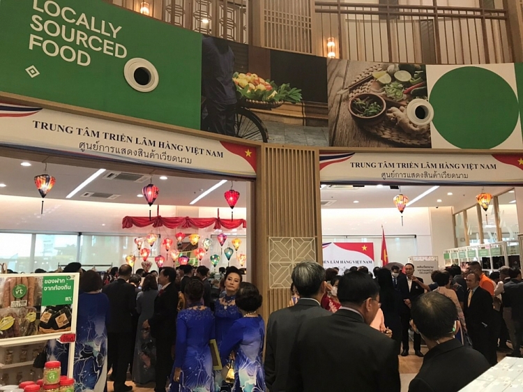 Hiệp hội Doanh nhân Thái Việt khai trương Trung tâm triển lãm hàng Việt Nam chất lượng cao ở vùng Đông Bắc Thái Lan hiep hoi doanh nhan thai viet khai truong trung tam trien lam hang viet nam chat luong cao o vung dong bac thai lan