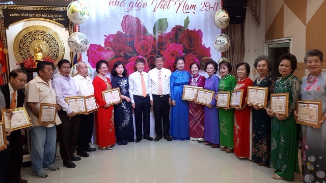 Đông đảo thầy cô tham gia Lễ tri ân ngày nhà giáo Việt Nam tại vùng Đông Bắc Thái Lan le tri an ngay nha giao viet nam tai vung dong bac thai lan