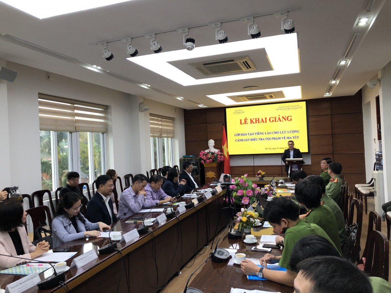 Khai giảng lớp đào tạo tiếng Lào cho cán bộ Cục Cảnh sát điều tra tội phạm về ma túy Khai giảng lớp đào tạo tiếng Lào cho cán bộ Cục Cảnh sát điều tra tội phạm về ma túy