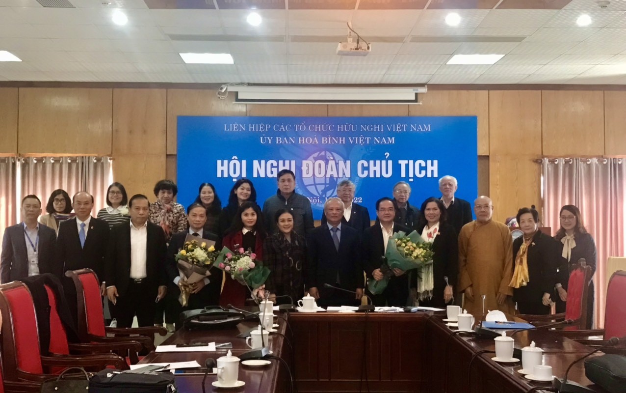 Đại biểu chụp ảnh lưu niệm tại Hội nghị. Đại biểu chụp ảnh lưu niệm tại Hội nghị.