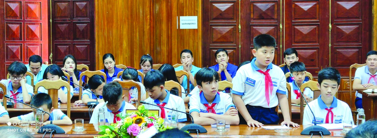 Đại diện trẻ em Quảng Bình phát biểu tại đối thoại với Đoàn ĐBQH tỉnh Quảng Bình do Plan Interntional Vietnam phối hợp với Ban thường vụ Tỉnh Đoàn Quảng Bình tổ chức. Đại diện trẻ em Quảng Bình phát biểu tại đối thoại với Đoàn ĐBQH tỉnh Quảng Bình do Plan Interntional Vietnam phối hợp với Ban thường vụ Tỉnh Đoàn Quảng Bình tổ chức.