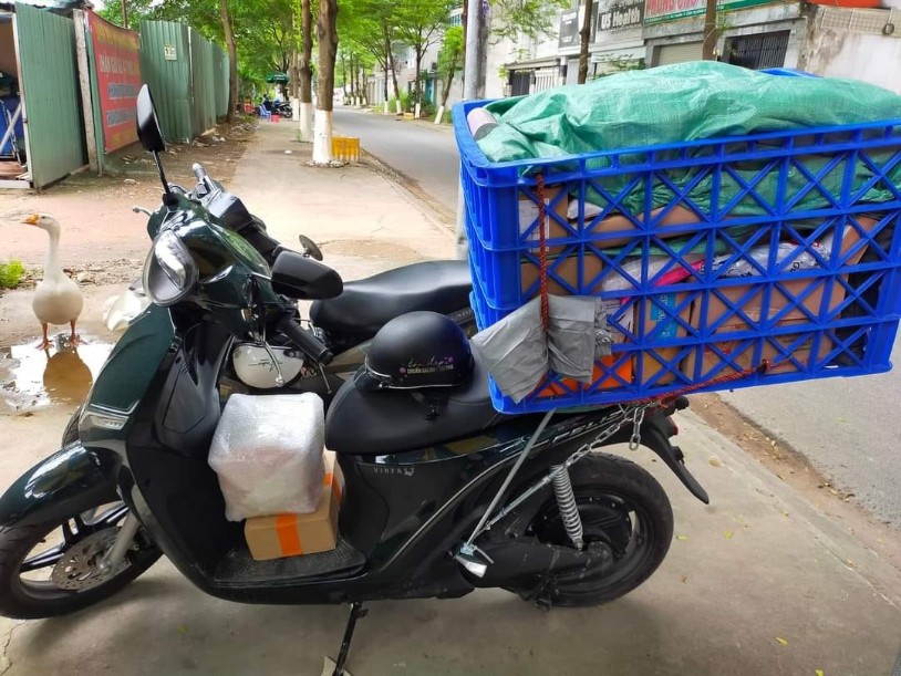 VinFast Feliz được sử dụng để giao hàng (Ảnh: Vinh Dương/facebook)