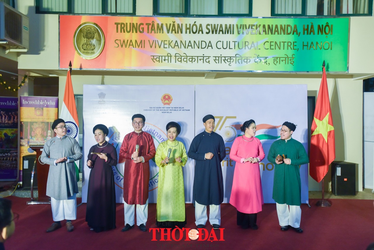 Việc lồng ghép phổ biến, giáo dục pháp luật với quảng bá hình ảnh quốc gia ra nước ngoài được thực hiện thông qua các hoạt động Ngày/Tuần Văn hóa, Lễ hội Văn hóa - Du lịch Việt Nam… Ảnh: Hải Triều