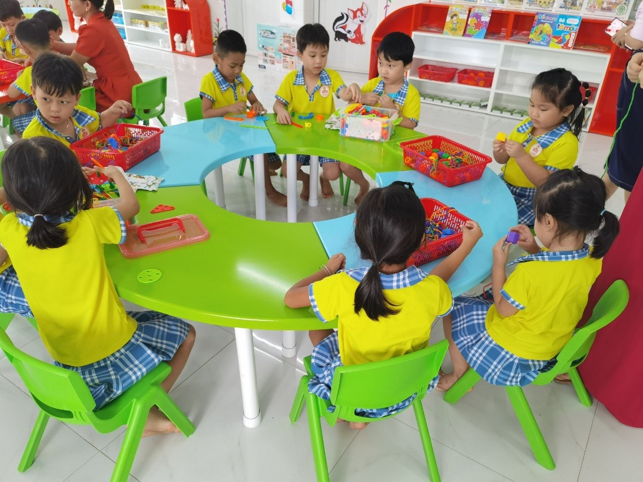 Sau khi đi vào hoạt động, Thư viện của bé sẽ phục vụ cho gần 300 trẻ. Sau khi đi vào hoạt động, Thư viện của bé sẽ phục vụ cho gần 300 trẻ.