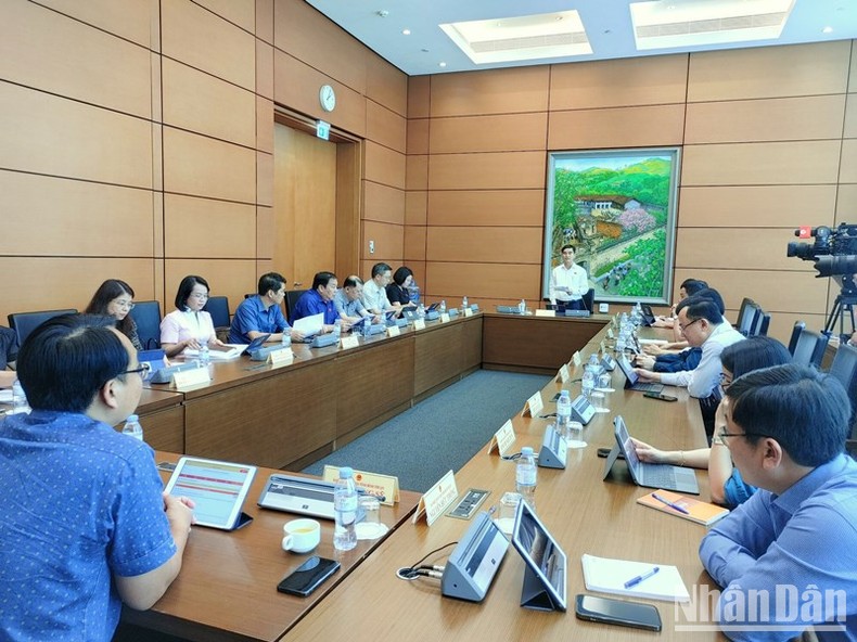 Đại biểu Quốc hội ủng hộ kéo dài thời hạn thị thực điện tử để hút khách quốc tế Đại biểu Quốc hội ủng hộ kéo dài thời hạn thị thực điện tử để hút khách quốc tế ảnh 3