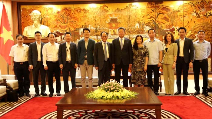 Các đại biểu chụp ảnh lưu niệm tại buổi tiếp. Ảnh:Cổng Giao tiếp điện tử Hà Nội Các đại biểu chụp ảnh lưu niệm tại buổi tiếp. Ảnh:Cổng Giao tiếp điện tử Hà Nội